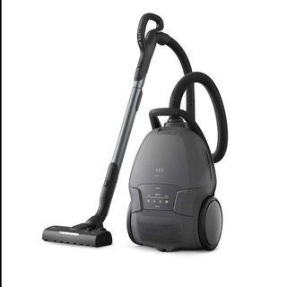 جاروبرقی 650 وات آ ا گ مدل AB81A2DG